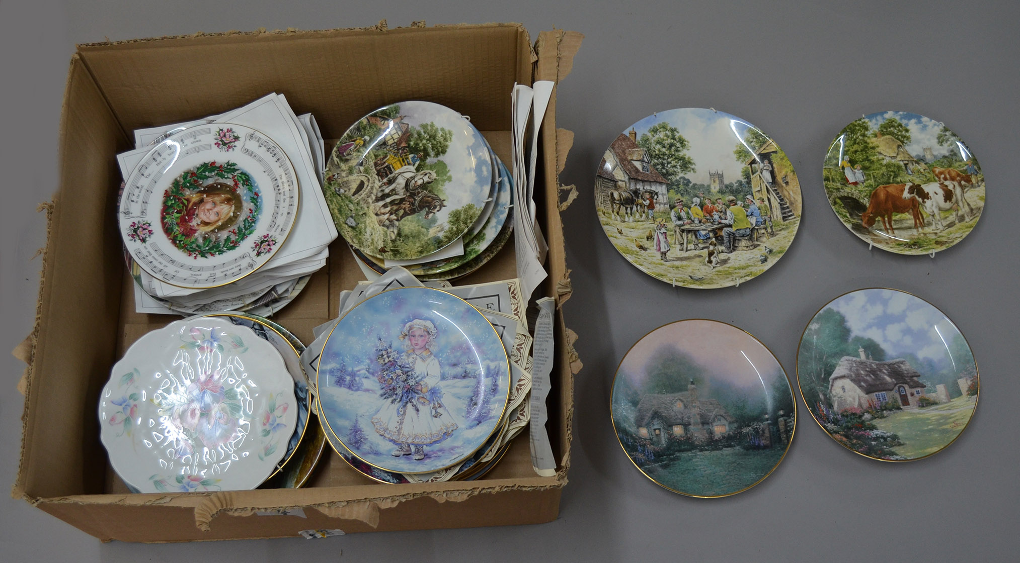 Excellent collection of plates on various subjects by Wedgwood, Doulton, Aynsley etc.