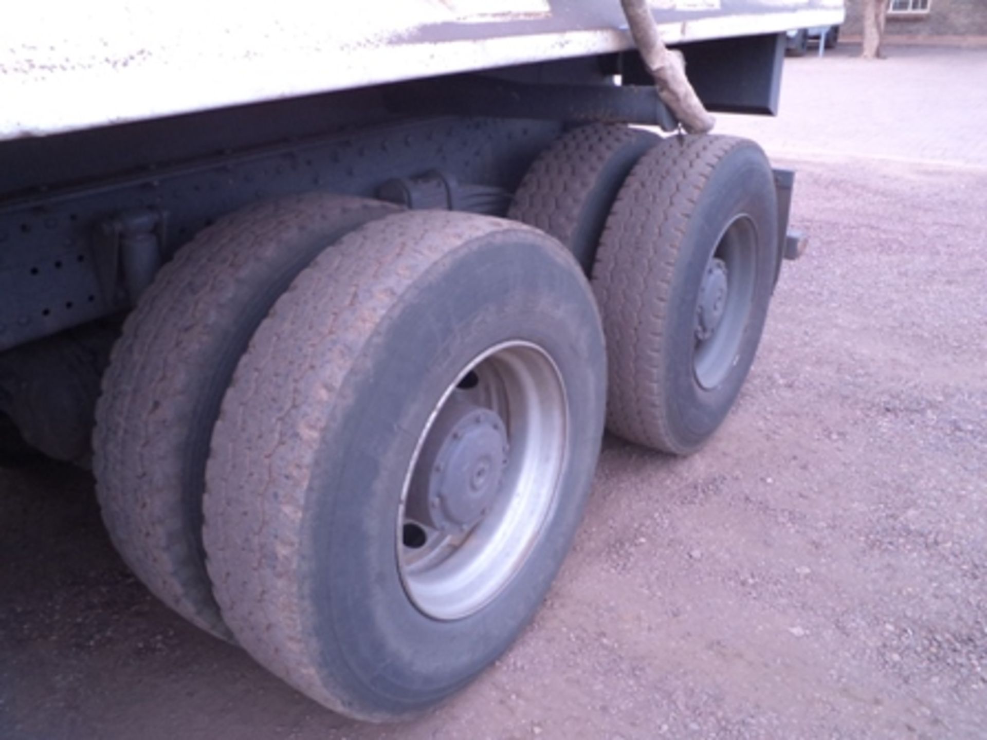 2003 MERCEDES BENZ ACTROS 3335 10M³ TIPPER TRUCK  KM 345362(23 ASBES STR, KATHU  NORTHERN CAPE) - Image 6 of 9