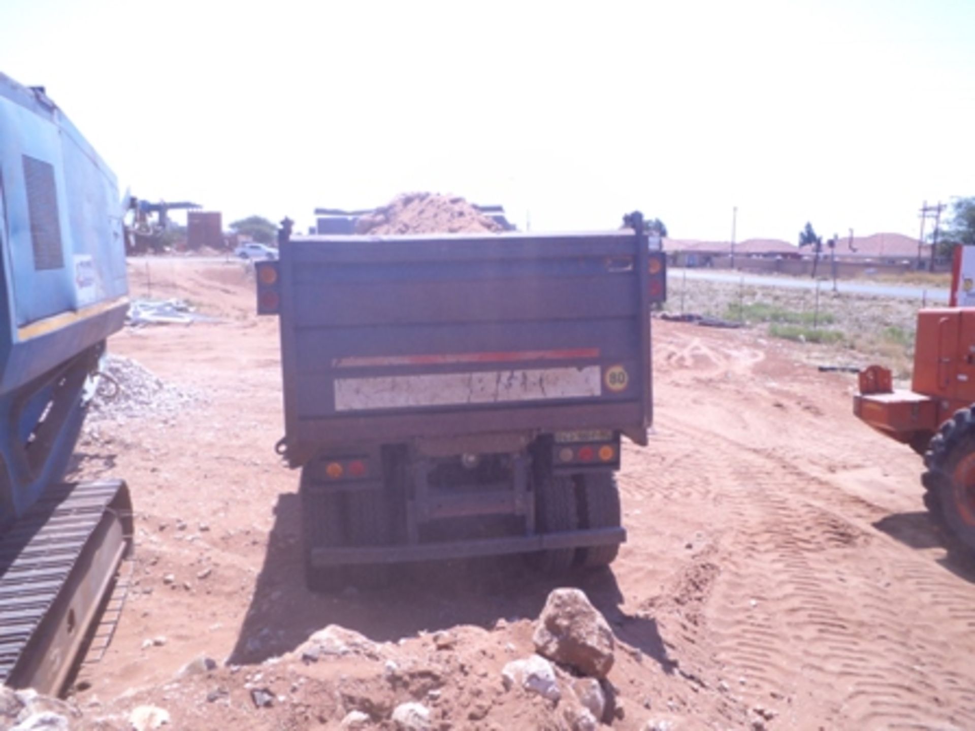 2002 BZS087NC IVECO 420 10M³ TIPPER TRUCK  KM 622504
(8 FULLER STREET, OLIFANTSHOEK, NORTHERN - Image 5 of 6