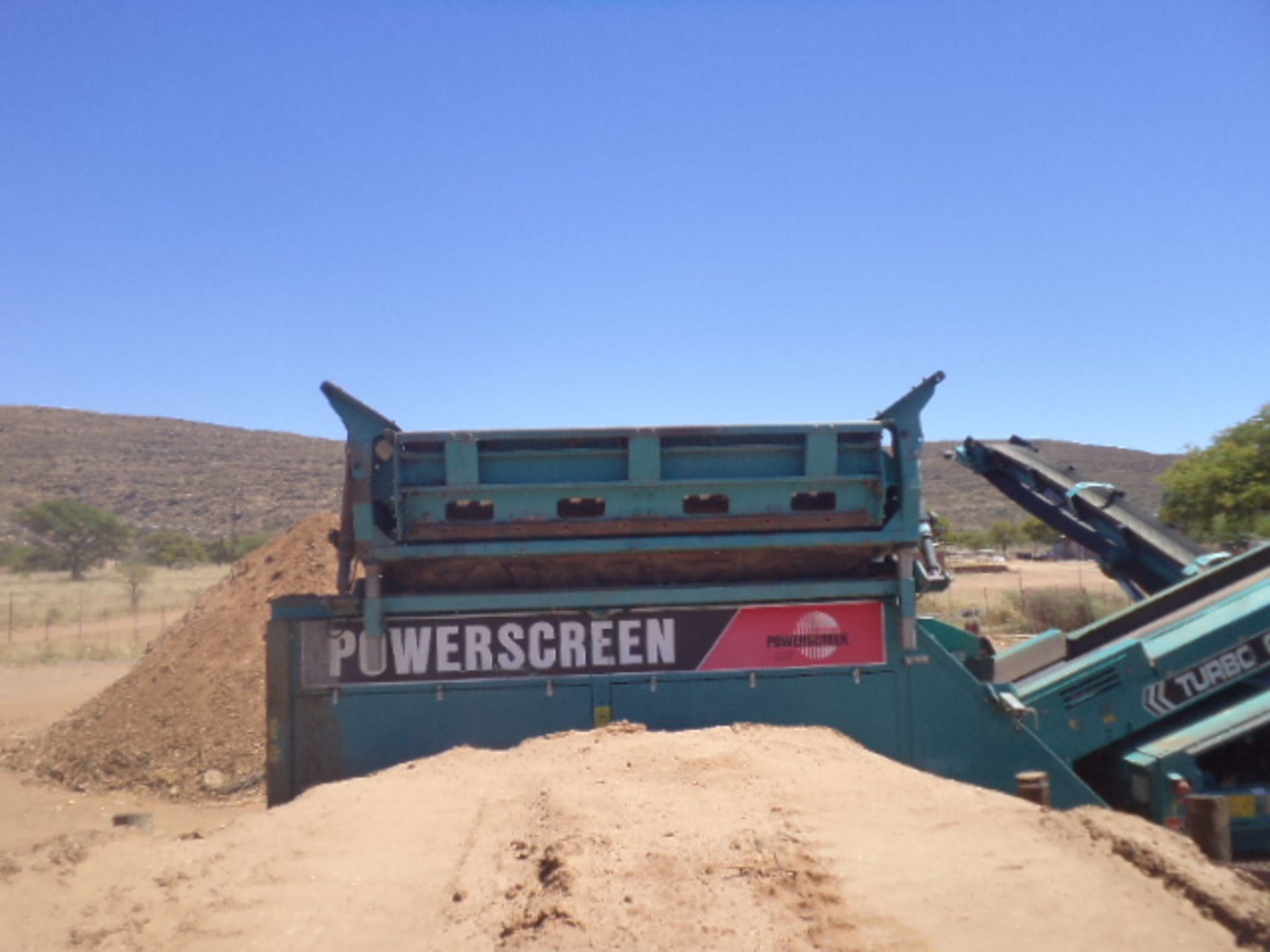 2011 CHIEFTAIN 1400 TURBO DOUBLE DECK POWERSCREEN WITH LIFE HEAD ATTACHMENT (PRE-SCREENING) 2483HRS - Image 5 of 8