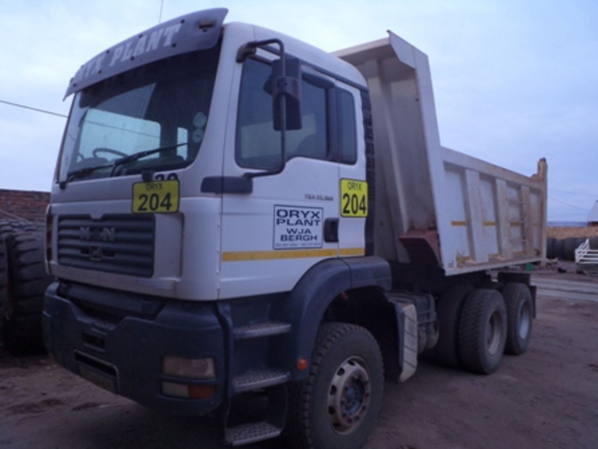 2006 BZD046NC MAN TGA 33.360 10M³ TIPPER TRUCK  KM 245308
(KATHU, NORTHERN CAPE