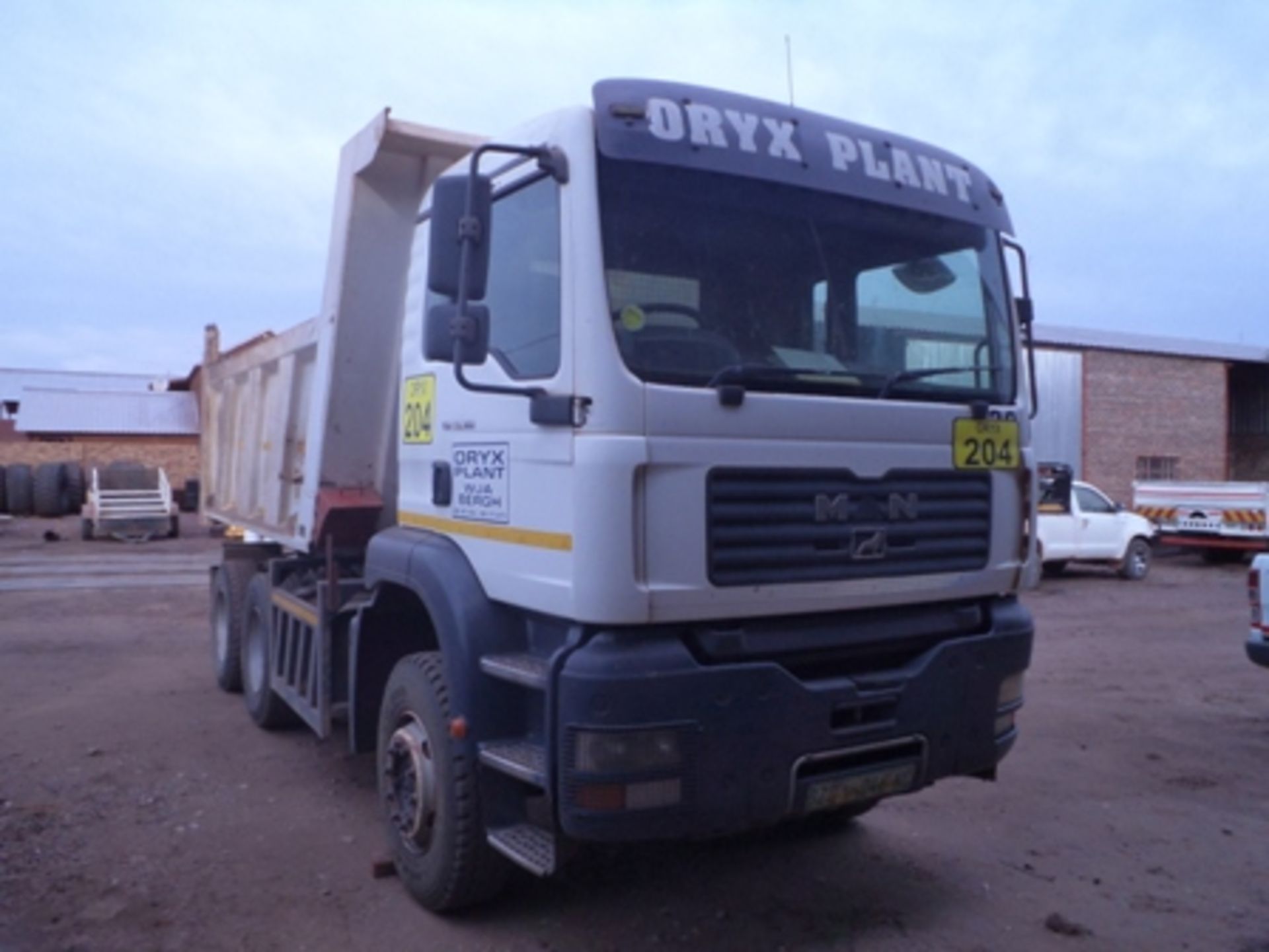 2006 BZD046NC MAN TGA 33.360 10M³ TIPPER TRUCK  KM 245308
(KATHU, NORTHERN CAPE - Image 2 of 7