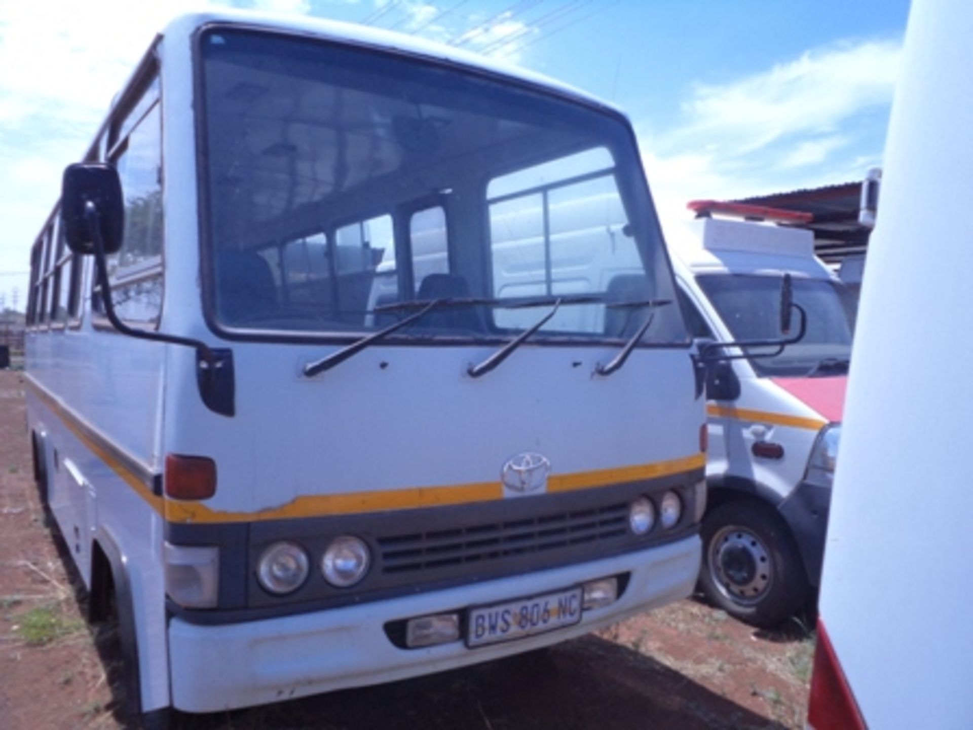 2001 BWS806NC TOYOTA 30 SEATER BUS  KM 259755 (10 MCCARTHYSTREET, KURUMAN, NORTHERN CAPE) - Image 2 of 9