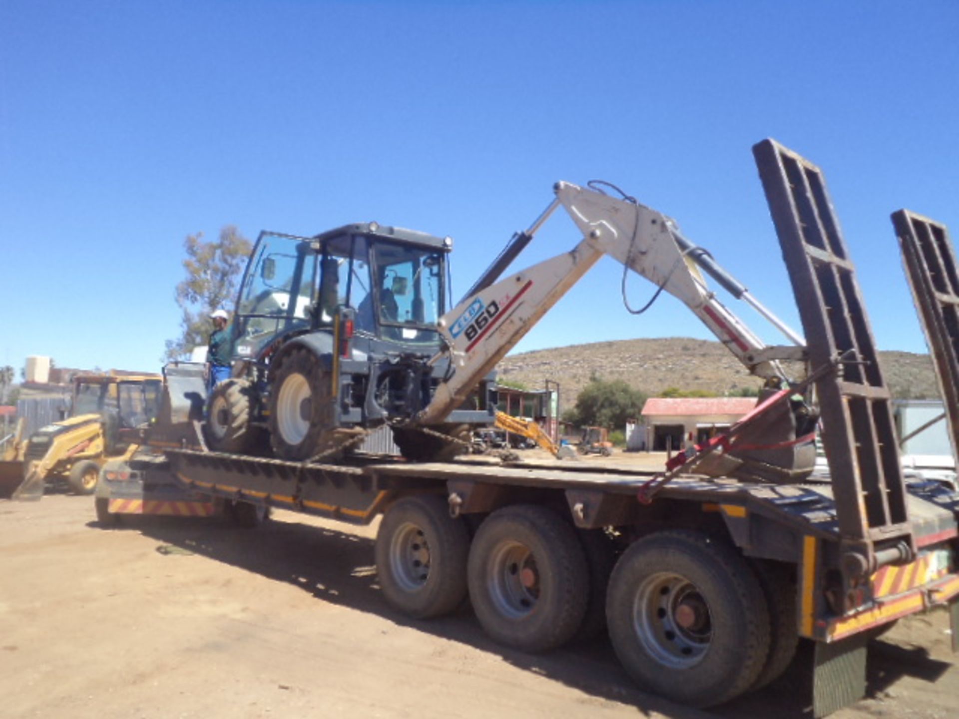 2007 TEREX 860 SX 4X4 TLB 
(8 FULLER STREET, OLIFANTSHOEK, NORTHERN CAPE) - Image 3 of 6