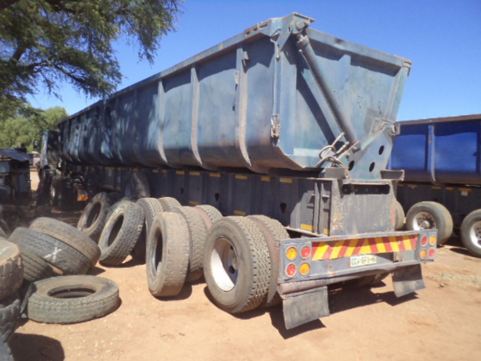 2006 CCW371NC TOP TRAILER TRI AXLE SIDE TIP SEMI TRAILER
(8 FULLER STREET, OLIFANTSHOEK, NORTHERN - Image 8 of 10