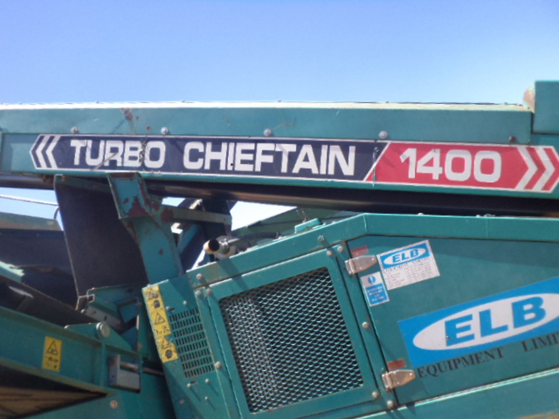 2011 CHIEFTAIN 1400 TURBO DOUBLE DECK POWERSCREEN WITH LIFE HEAD ATTACHMENT (PRE-SCREENING) 2483HRS - Image 3 of 8