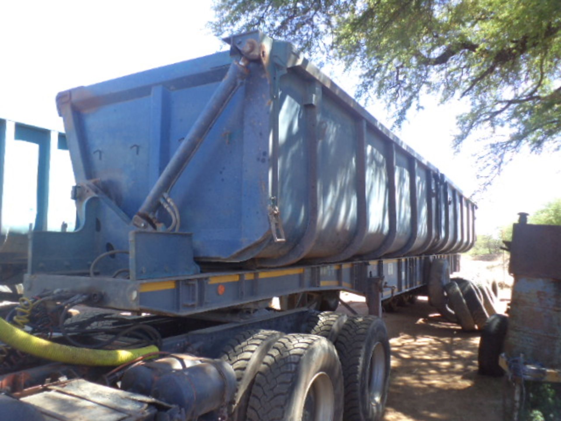 2006 CCW371NC TOP TRAILER TRI AXLE SIDE TIP SEMI TRAILER
(8 FULLER STREET, OLIFANTSHOEK, NORTHERN