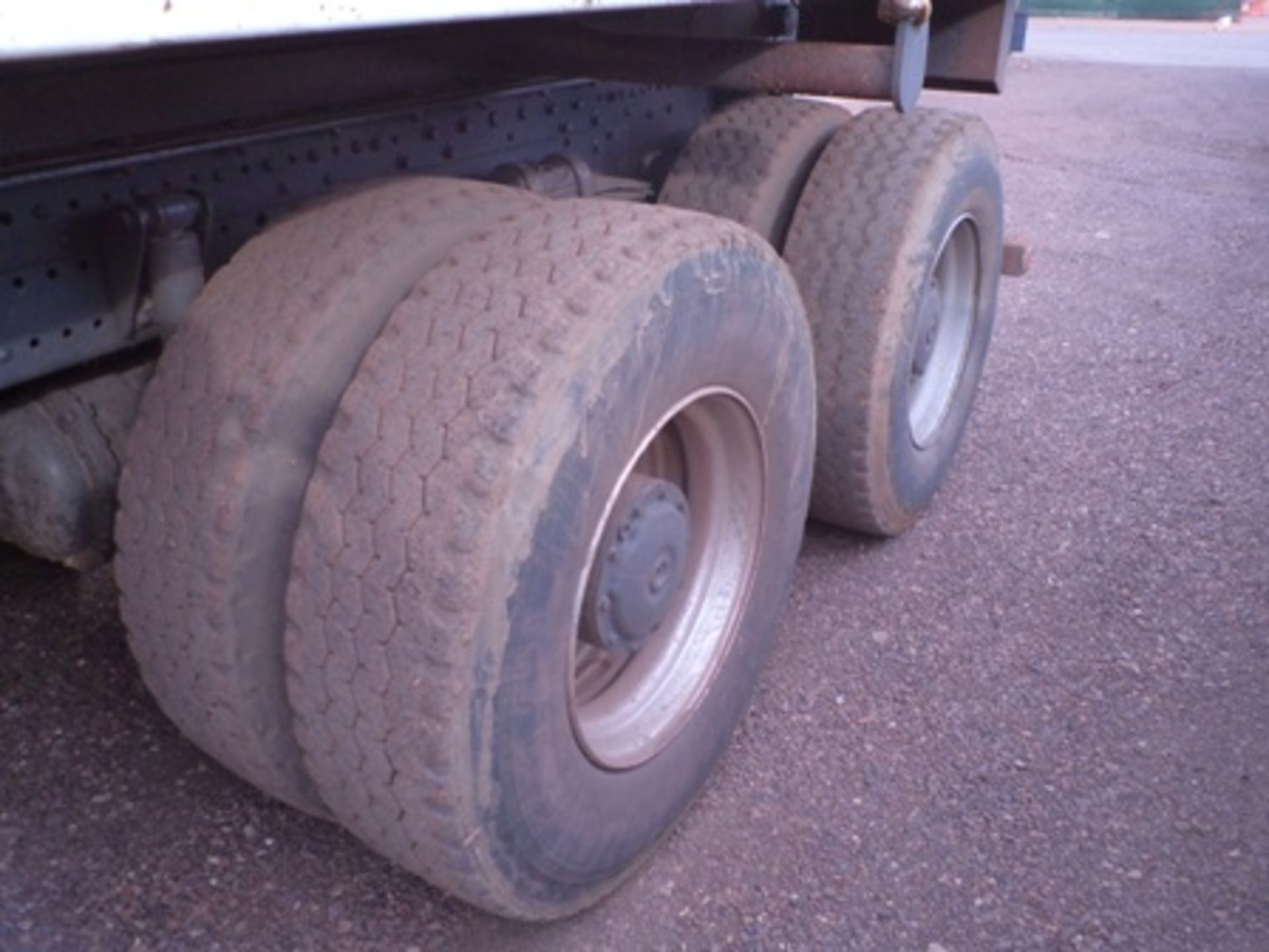 2003 MERCEDES BENZ ACTROS 3335 10M³ TIPPER TRUCK  KM 249202(23 ASBES STR, KATHU, NORTHERN CAPE) - Image 3 of 7