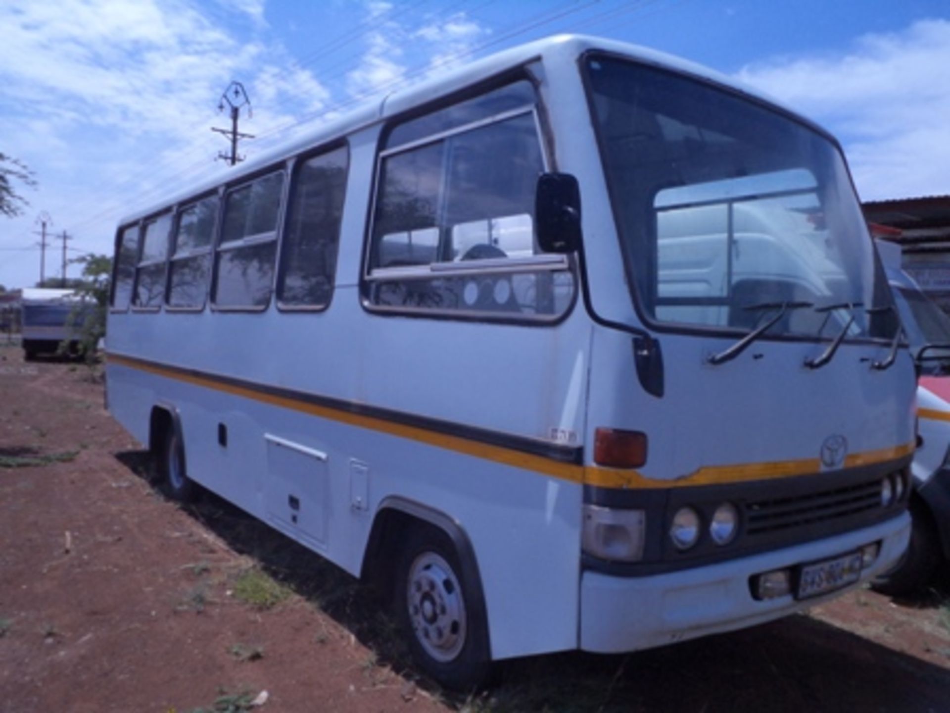 2001 BWS806NC TOYOTA 30 SEATER BUS  KM 259755 (10 MCCARTHYSTREET, KURUMAN, NORTHERN CAPE) - Image 3 of 9