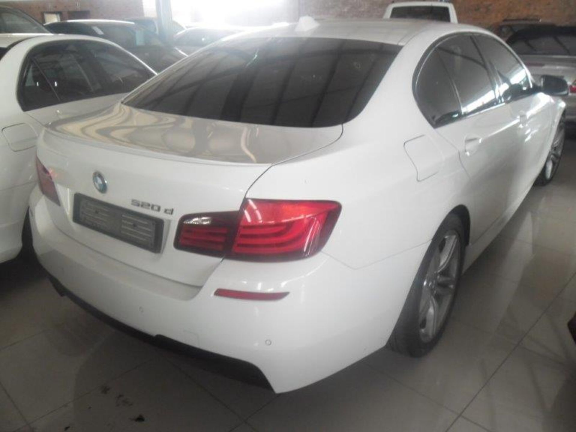2011-07-28 BMW 520d Auto (Black Leather, Sunroof, PDC) (White)(88 653 kms) Vin (WBAFW1205BC837160) - Image 2 of 2
