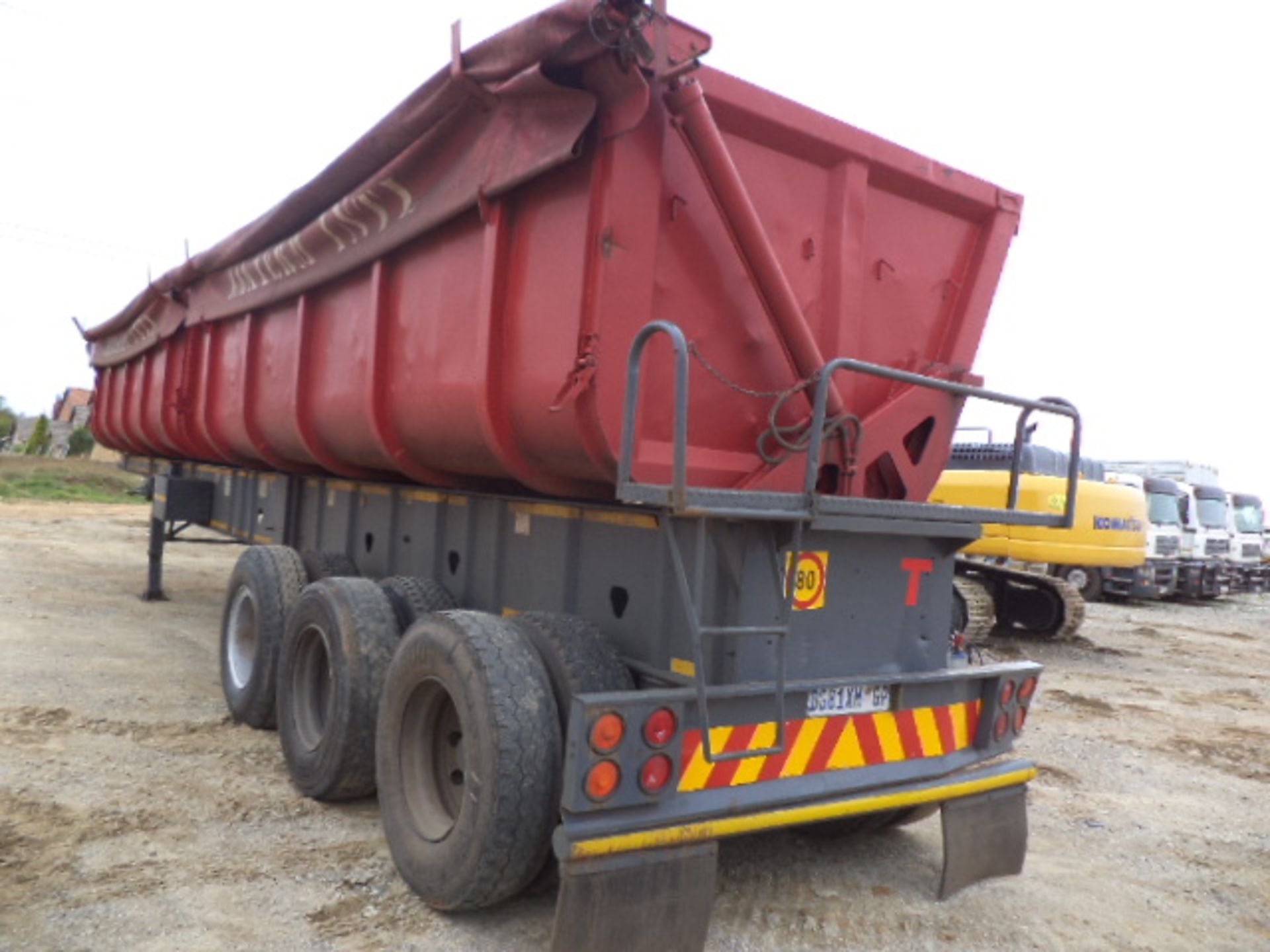 2008-04-11 DG81XMGP Top Trailer Tri Axle Twin Bin Side Tipper Trailer (Vin No: ADSM342WA71ST1631 )( - Image 4 of 5