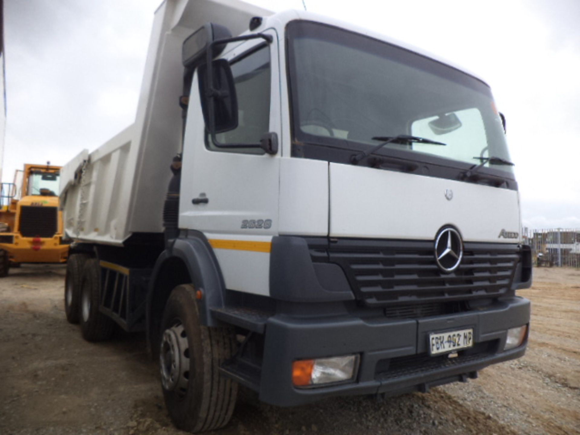 2003-08-20 FBH902MP Mercedes-Benz Atego 2628B 10m³ Tipper Truck (Vin No: WDB9536416K795238 )(Km's