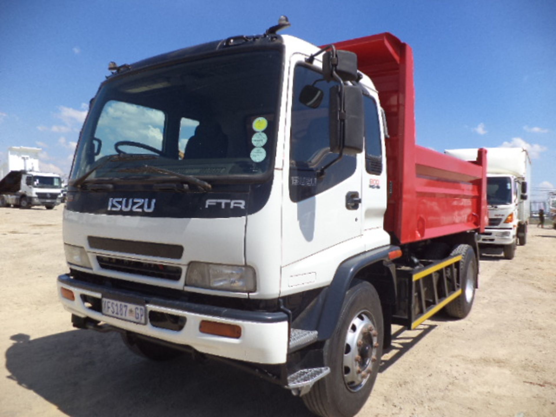 2008-05-07 XFS187GP Isuzu FTR800 6m³ Tipper truck (Vin No: ADMFTR33F6Z428581 )(175 917 kms )(6493 - Image 2 of 6