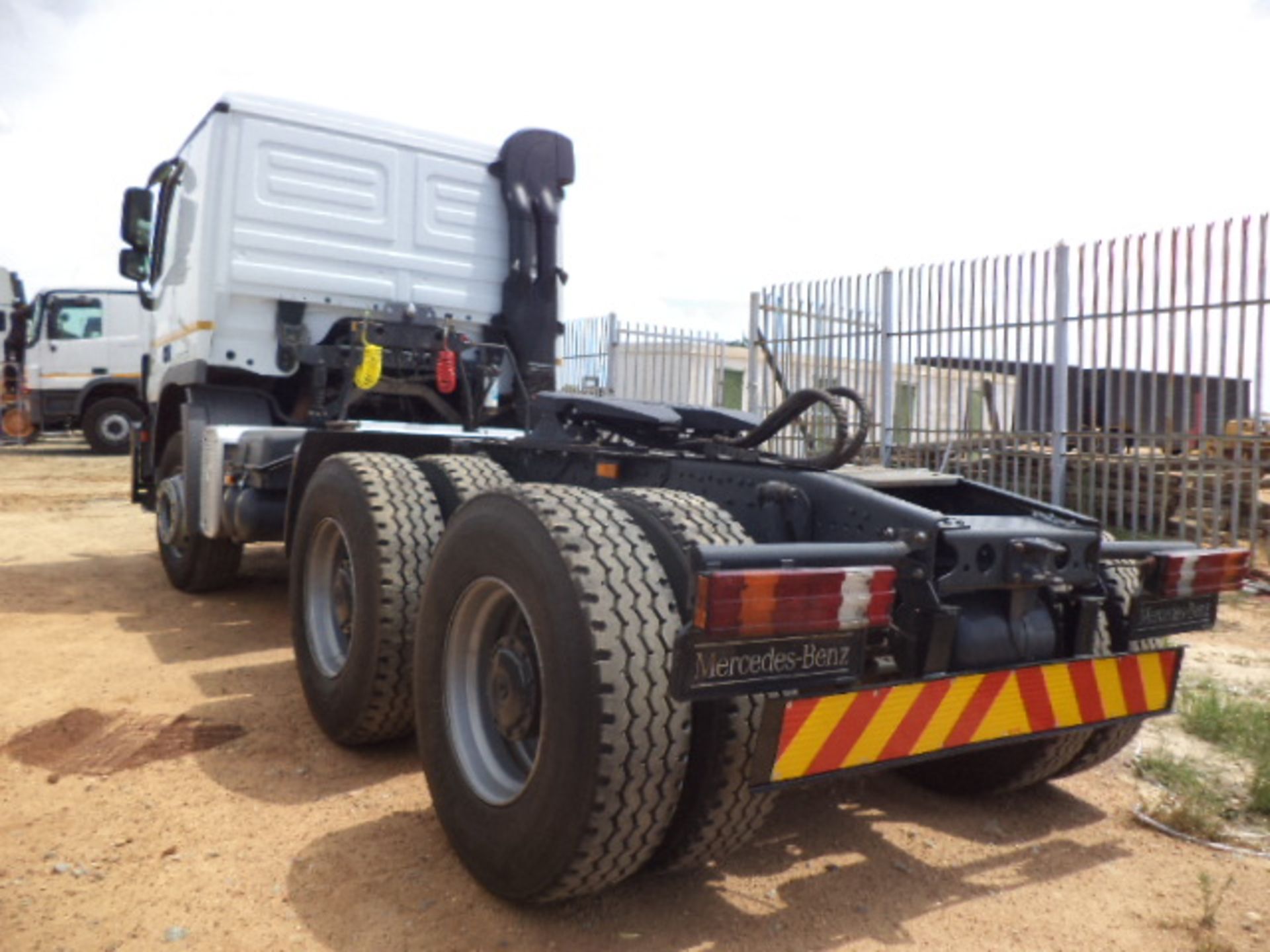 2010-07-01 FHL652MP Mercedes-Benz Actros 3344S/33 CKD3 6 x 4 Mechanical Horse With Hydraulic (Vin - Image 3 of 4