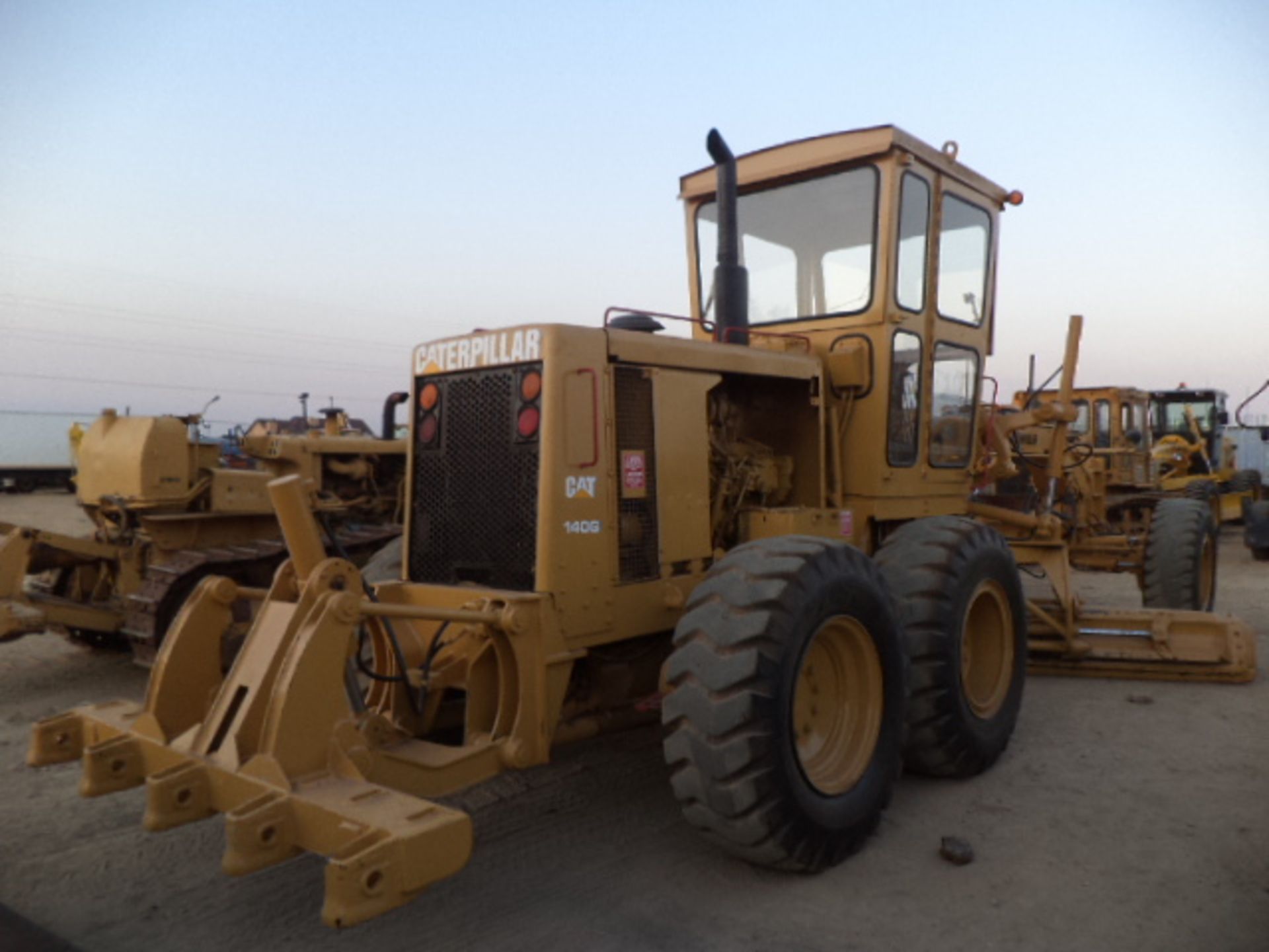 Caterpillar 140G Grader (S#: 50H00899) (8 361 hrs )(LHS Door Doesn't Open, Forks Missing From - Image 4 of 6