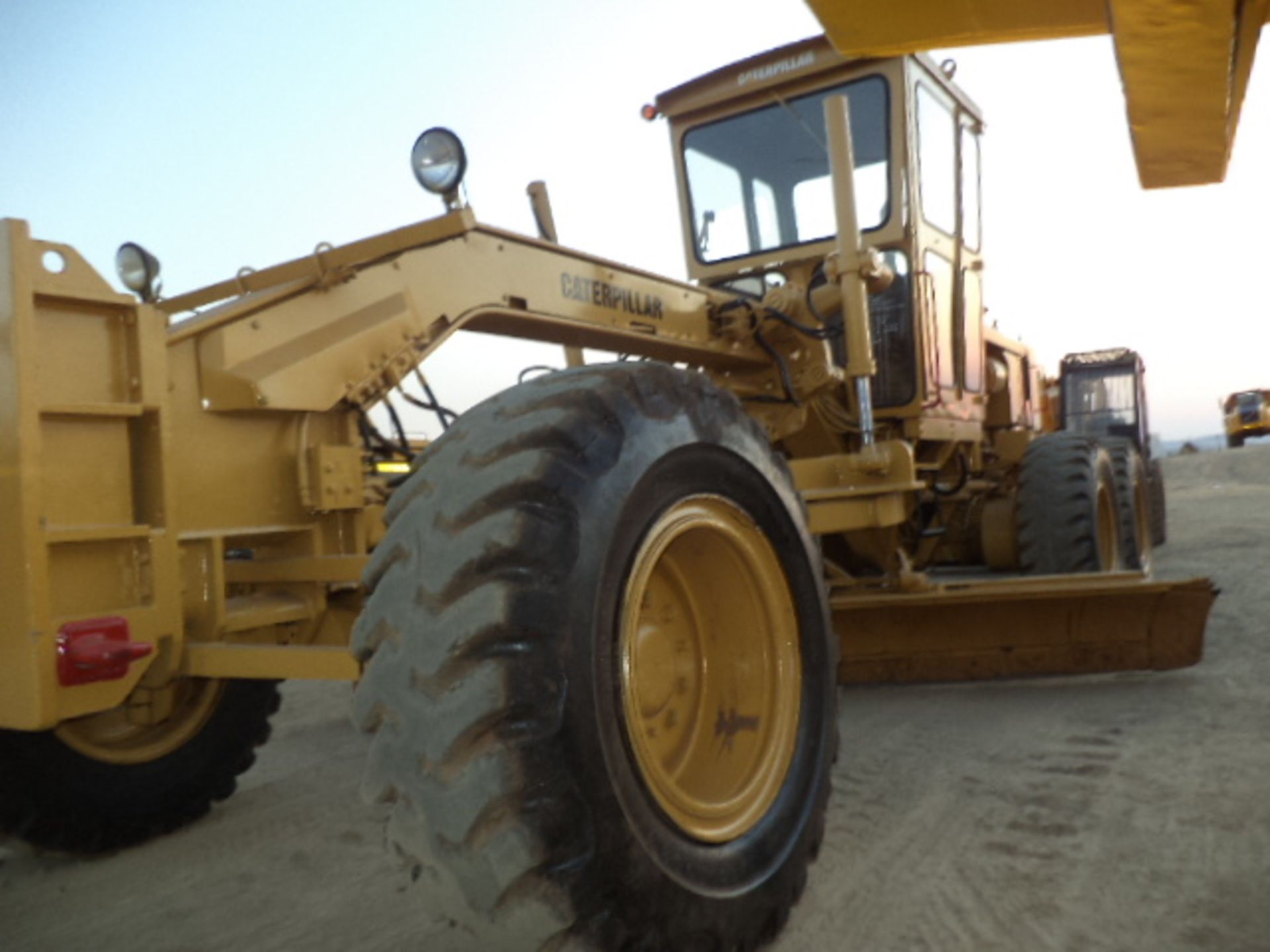 Caterpillar 140G Grader (S#: 50H00899) (8 361 hrs )(LHS Door Doesn't Open, Forks Missing From - Image 2 of 6