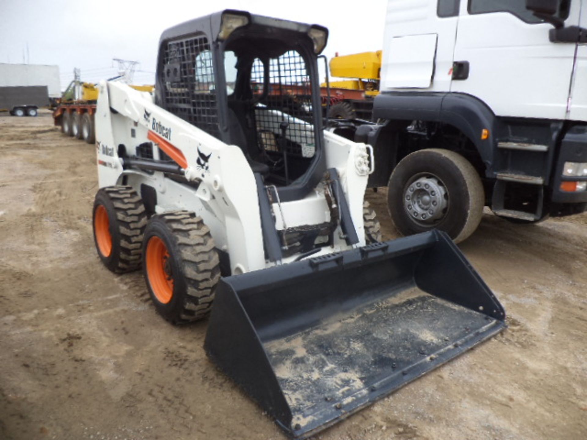 2010 Bobcat S630 Skid Steer (S#: A3NT11913) (7 623 hrs )(No Key, Push Button To Start) - Image 2 of 5