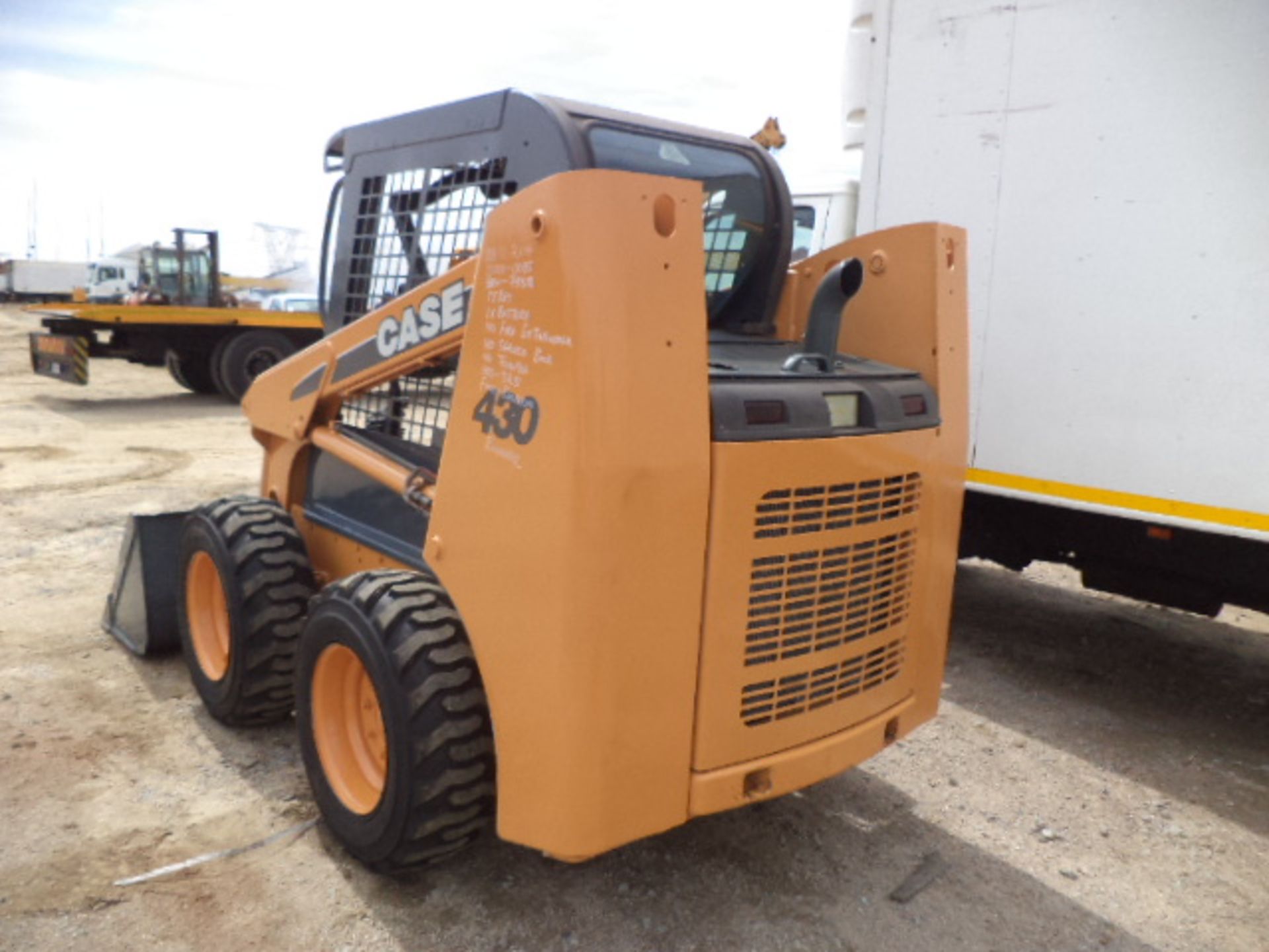 Case 430 Skid Steer (S#: NAM424030) (2 331 hrs ) - Image 4 of 5