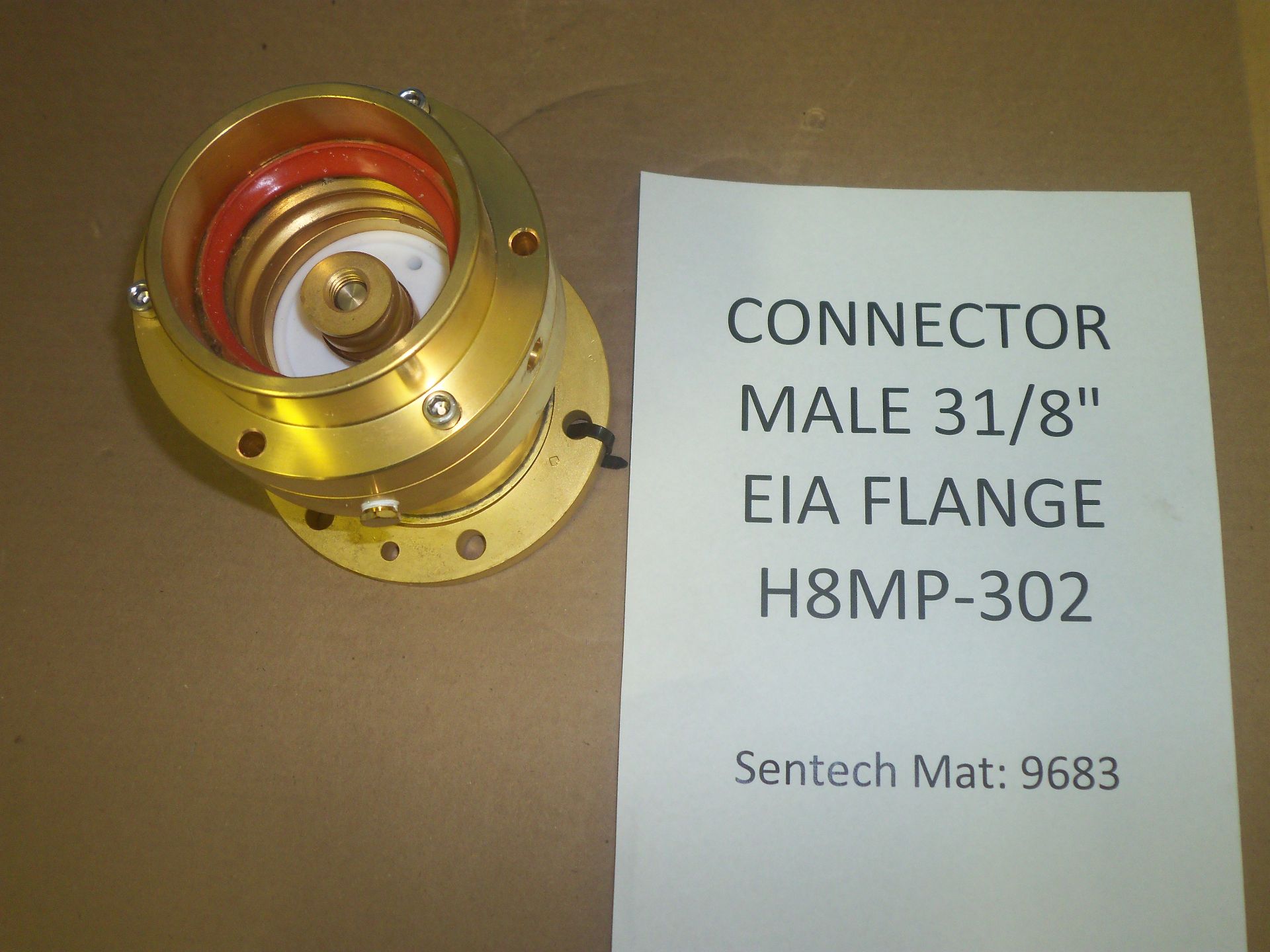 connector male 31/8 " eia flange h8 mp-302