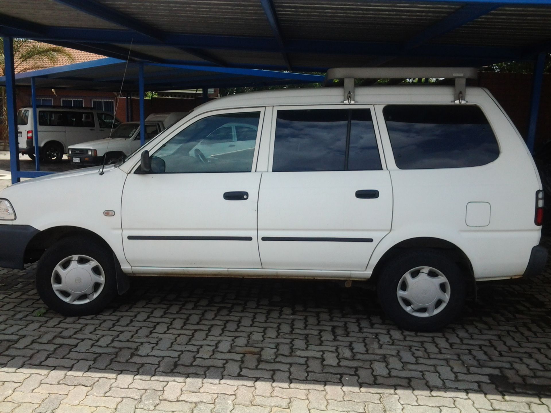 Toyota Condor EstateÊ2.4 Ê; Model 2003 ;  Colour: WhiteÊÊAnd  214 050 Km's