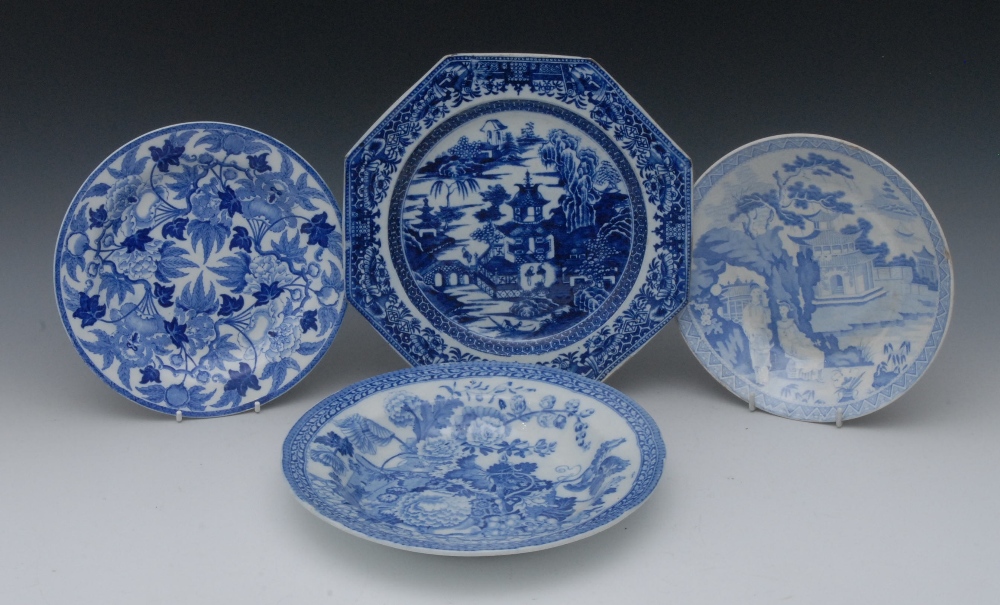 A Joshua Heath octagonal plate, printed in underglaze blue with a chinoserie scene, 24cm wide, c.