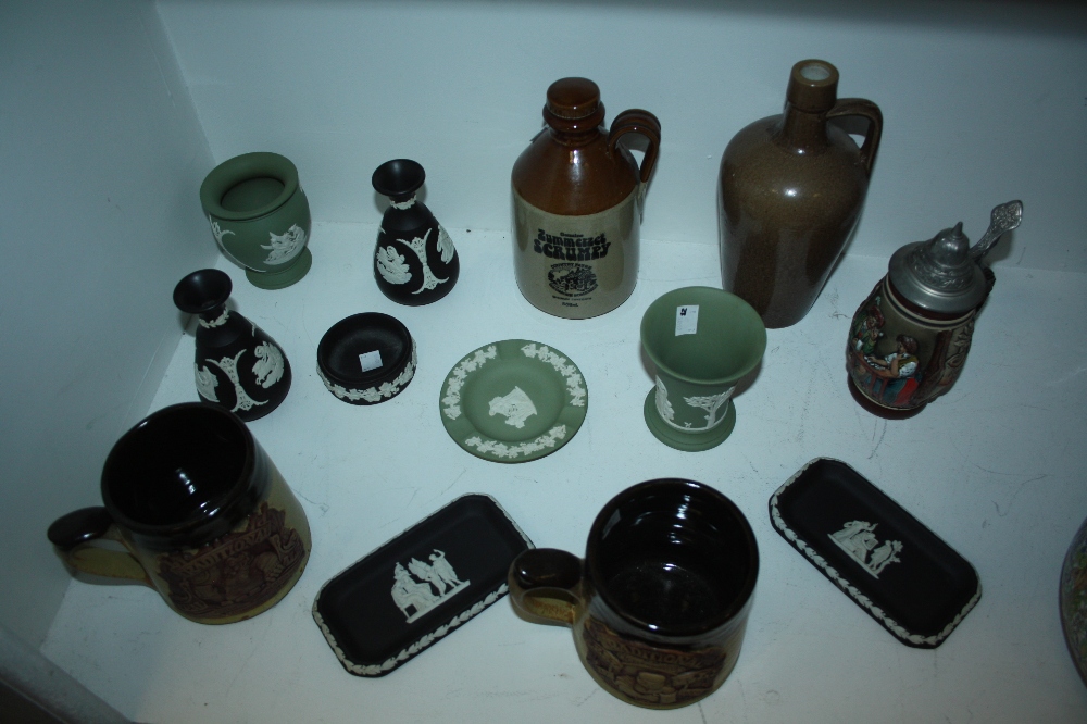 Ceramics - Wedgwood Jasperware, white on black, white on green, stoneware, etc(13)