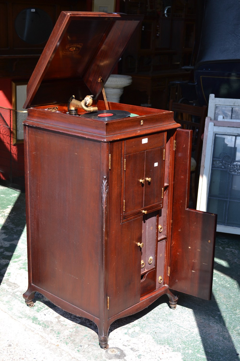 A Victor Victorola VV-XVI gramophone, serial number14698B supplied by Berlinger Gramophone Company