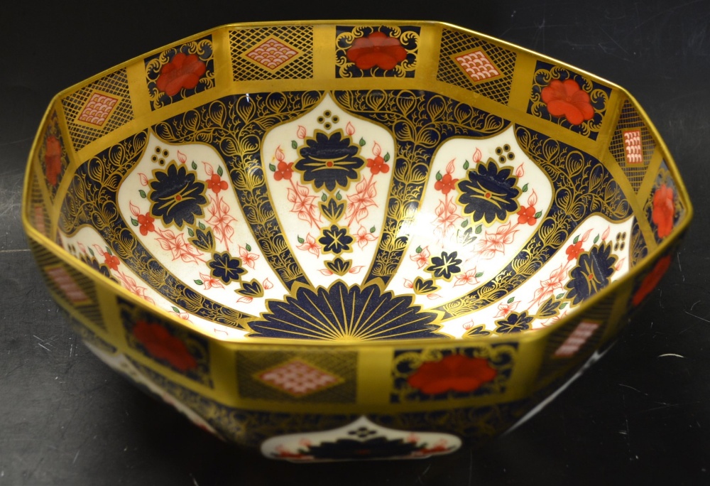 A Royal Crown Derby 1128 Imari octagonal bowl, 24cm wide, printed mark