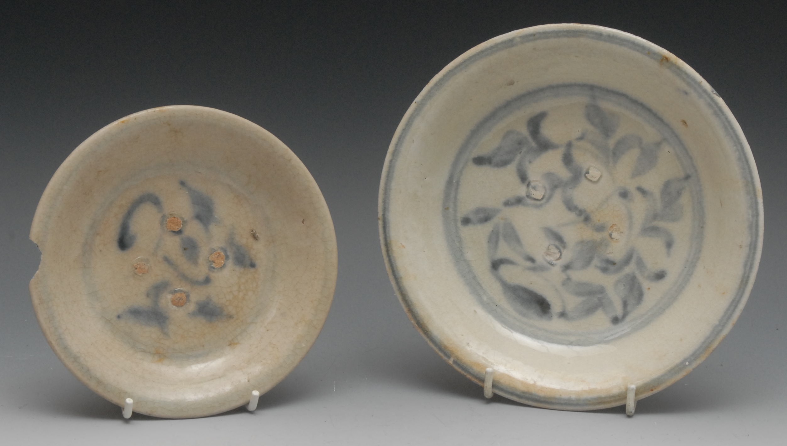 A Chinese circular dish, decorated in underglaze blue with stylised foliage, 18cm diam, Ming;
