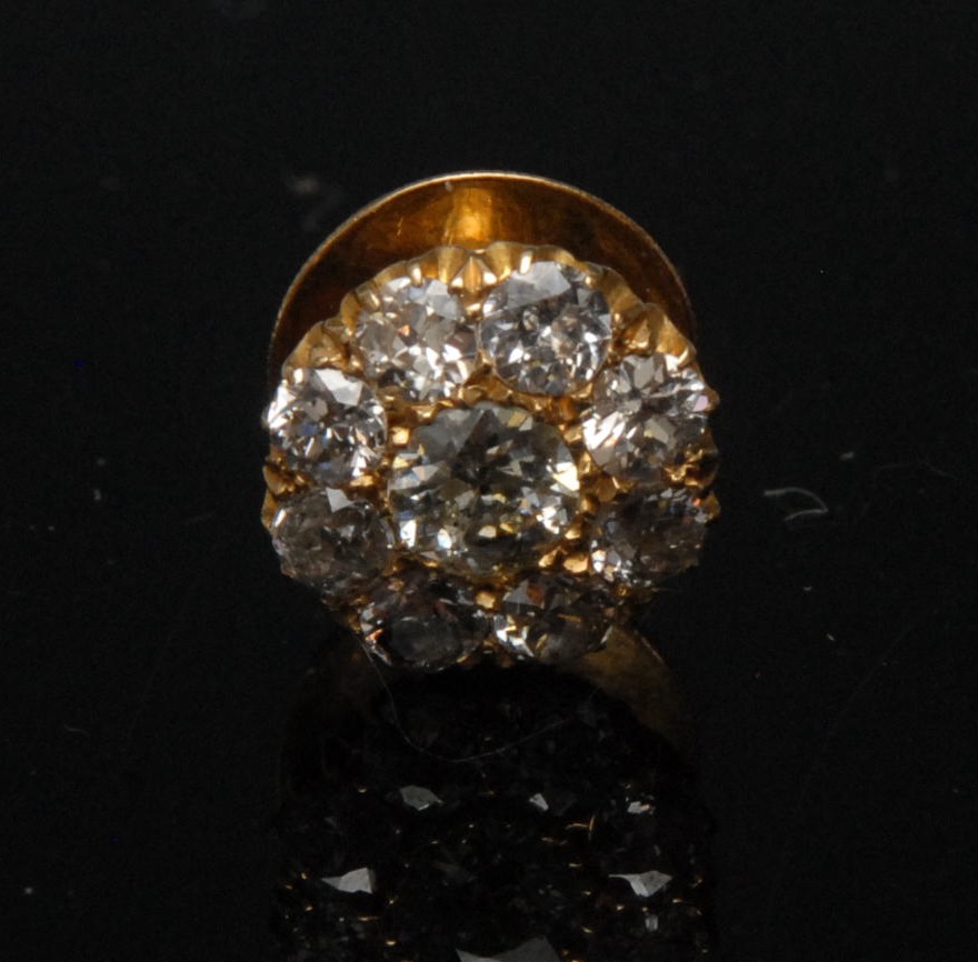 A nine stone diamond flowerhead shirt stud, central brilliant cut diamond approx 0.30ct,