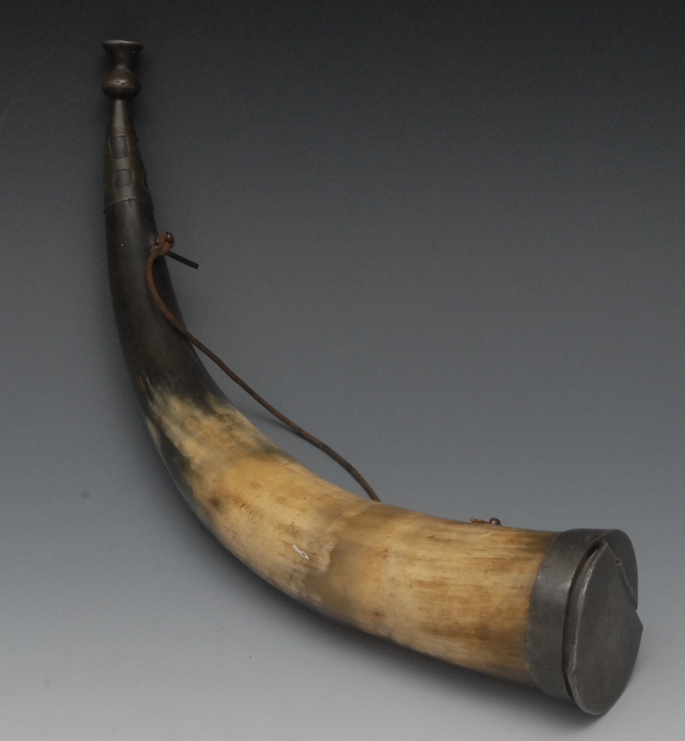 A 19th century Scottish pewter mounted cattle horn snuff mull, hinged cover marked to verso Durie,
