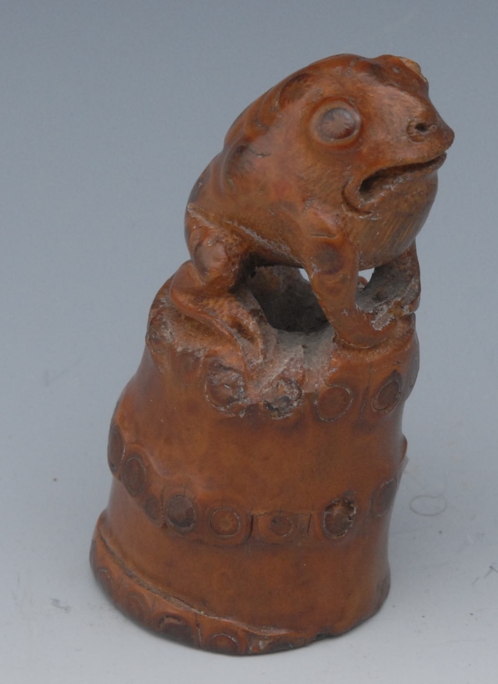 A Chinese bamboo carving, of a toad, 7cm high, 19th century