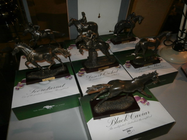 7 horse figurines