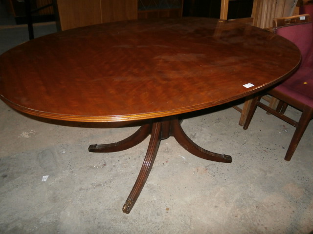 Single pedestal mahogany dining table