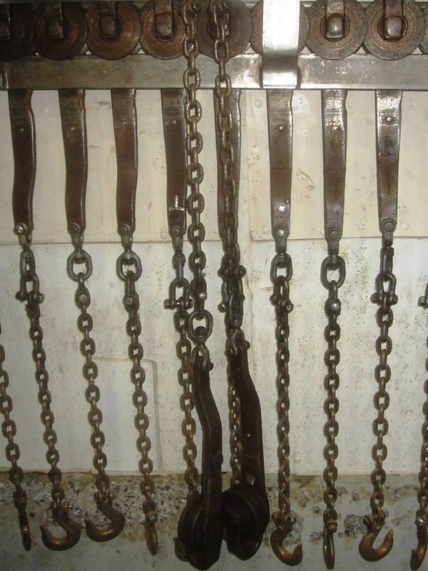 Shackle Lowerator approx. 100', pneumatic operation & shackle return rail,  (30) shackles & chain - Image 4 of 4