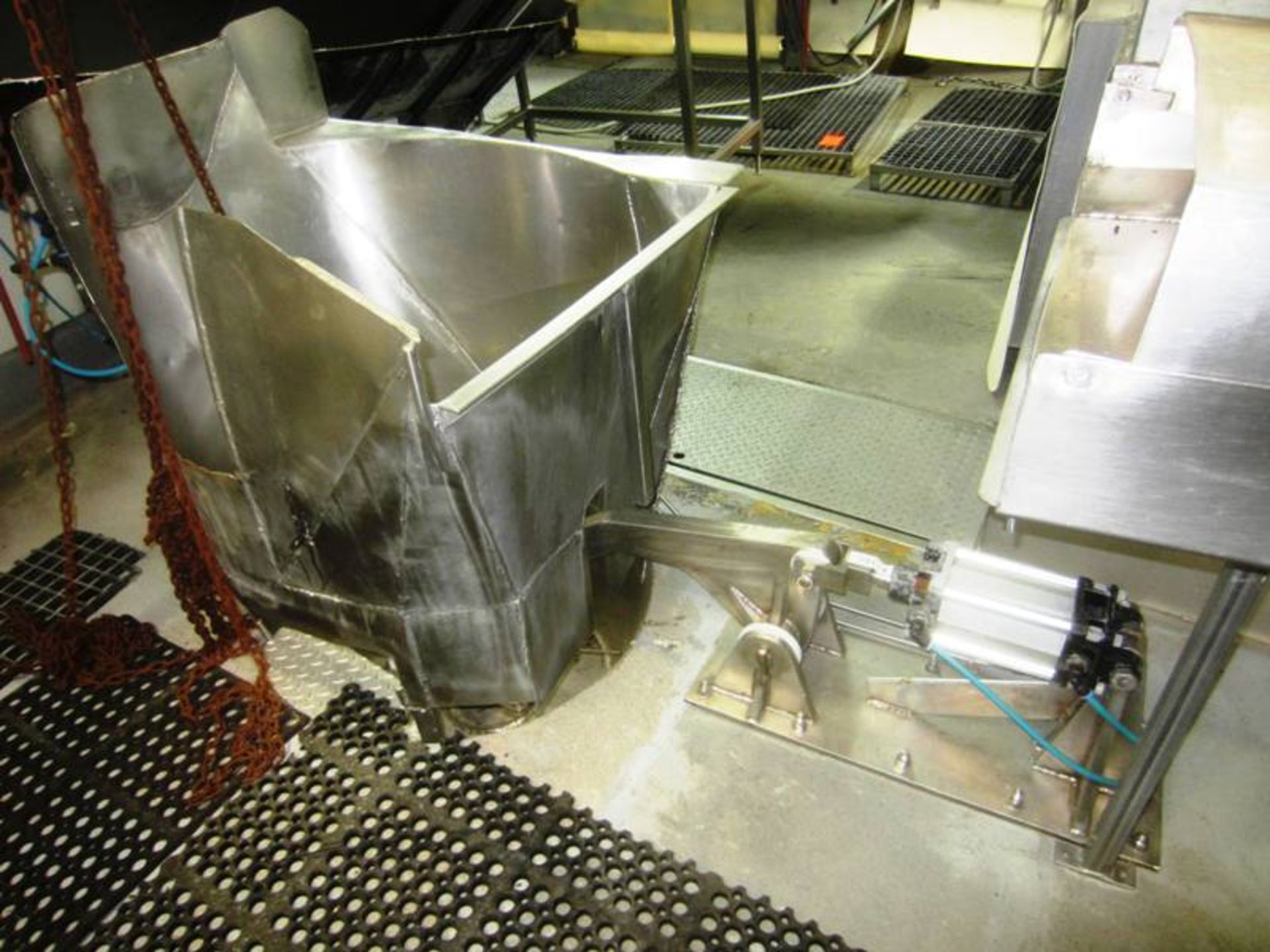 TecFood Mdl. V20 S.S. Stomach Washer with s.s. loader 3' W X 5' L, complete with rail, overhead work - Image 7 of 8