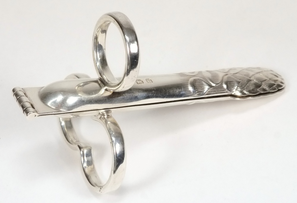 A pair of George VI silver asparagus tongs, maker BBS Ld, Birmingham, 1940: with shaft in the form