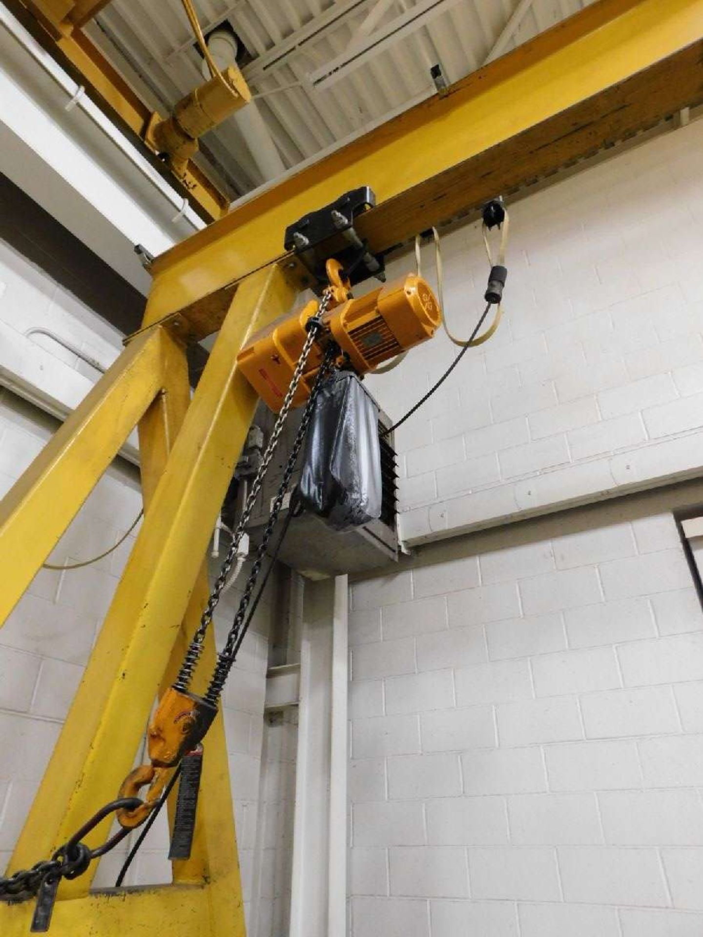 2-Ton Rolling A-Frame Gantry Crane - Image 2 of 2