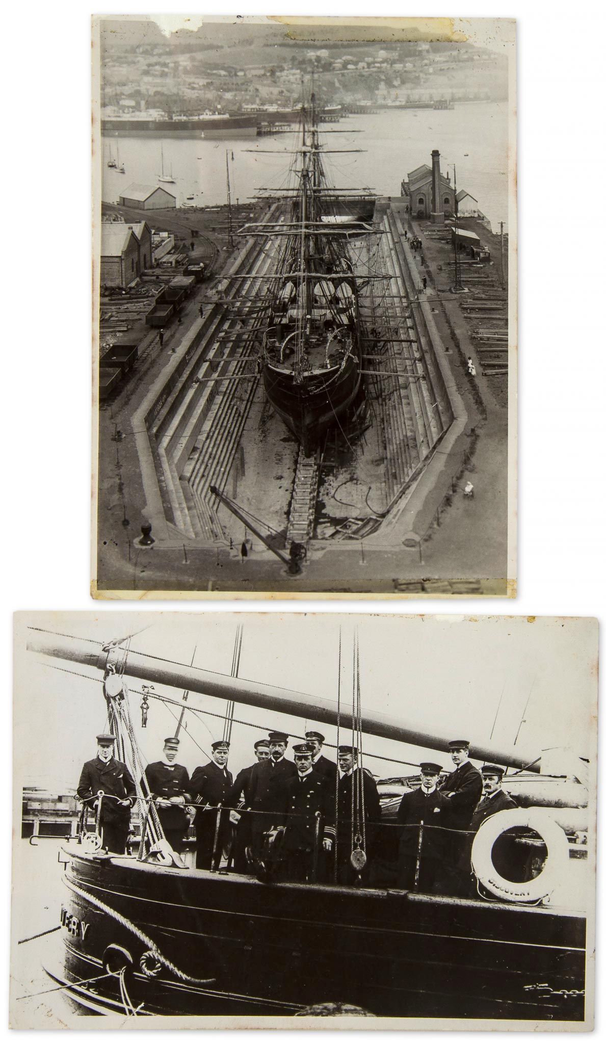 .- Glass negative of Captain Scott and members of the crew of the Discovery... (Robert Falcon, naval