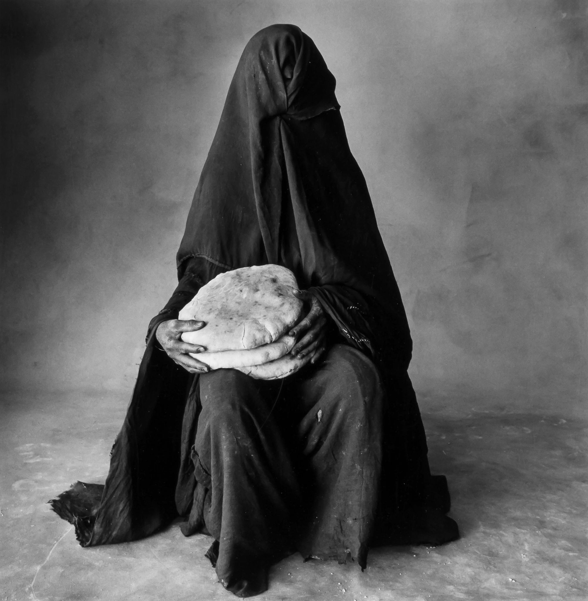 Irving Penn (1917-2009) - Woman with Three Loaves, Morocco, 1971 Gelatin silver selenium toned