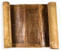 Hebrew manuscript.- - Sefer Torah,  probably complete scroll in manuscript Hebrew saphardi text,
