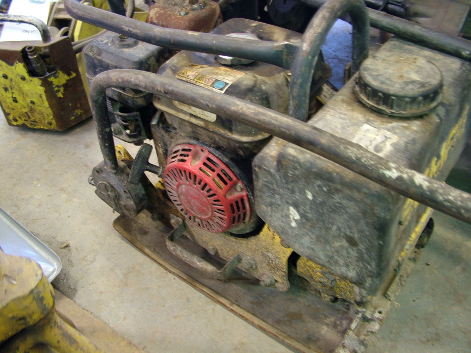 Bomag Petrol Powered Wacker Plate, plate size 500mm x 350mm, Honda engine. In working order - Image 3 of 3