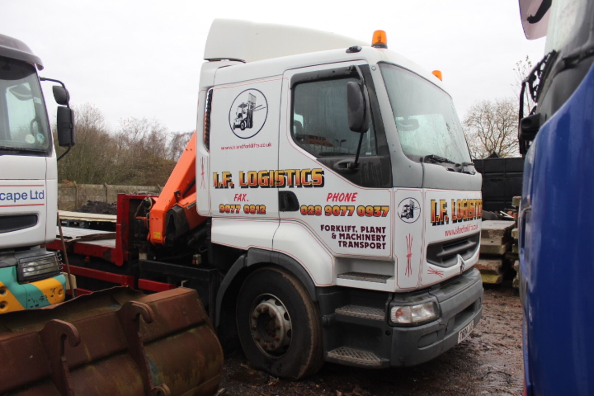 Renault, 26 tonne crane lorry fitted with 19 tonne metre crane - Image 2 of 16