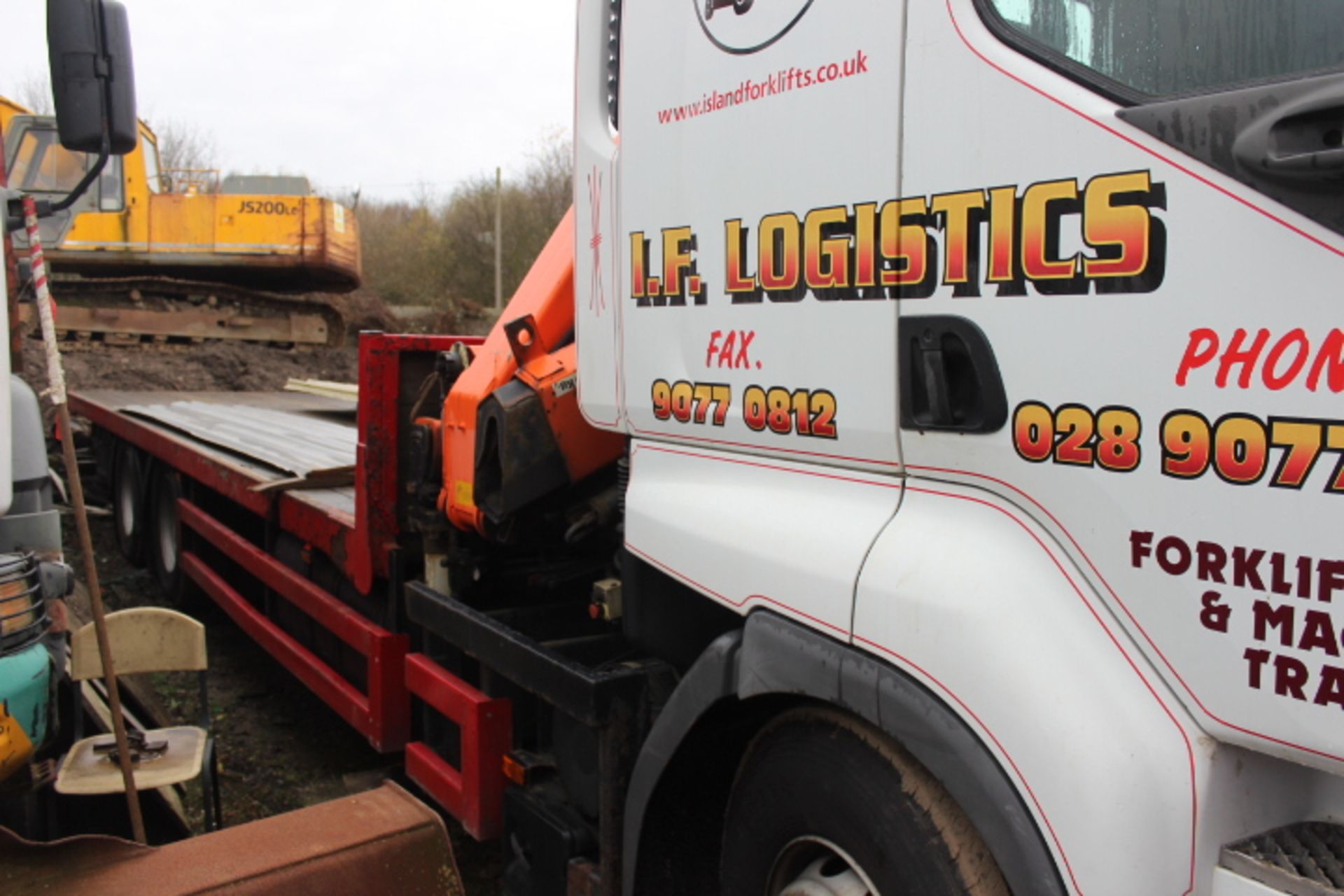 Renault, 26 tonne crane lorry fitted with 19 tonne metre crane - Image 3 of 16