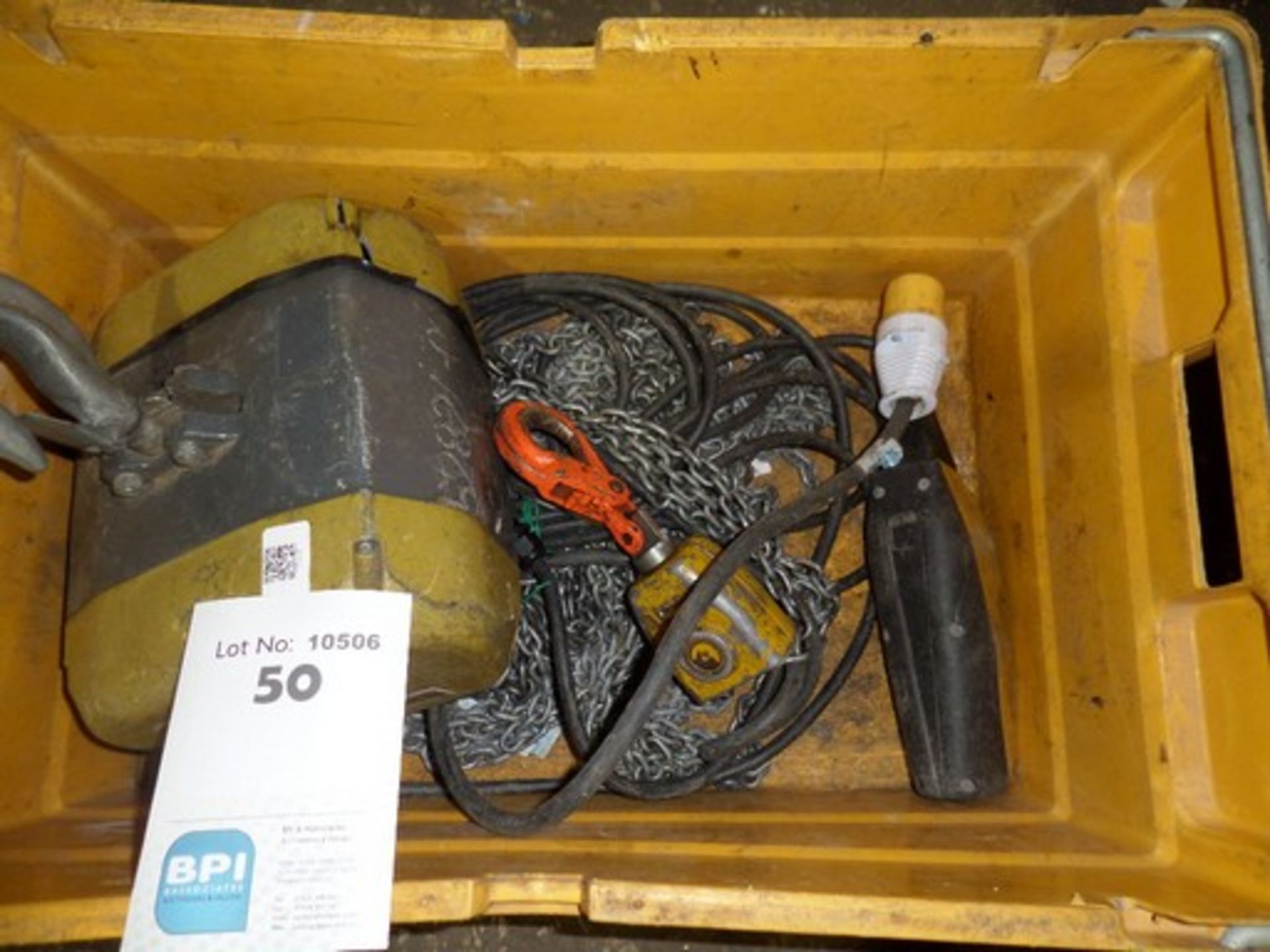 GIS  {015278} 500KG CHAIN HOIST 9M LIFT-ELEC 110v 16amp connection and is in good working order