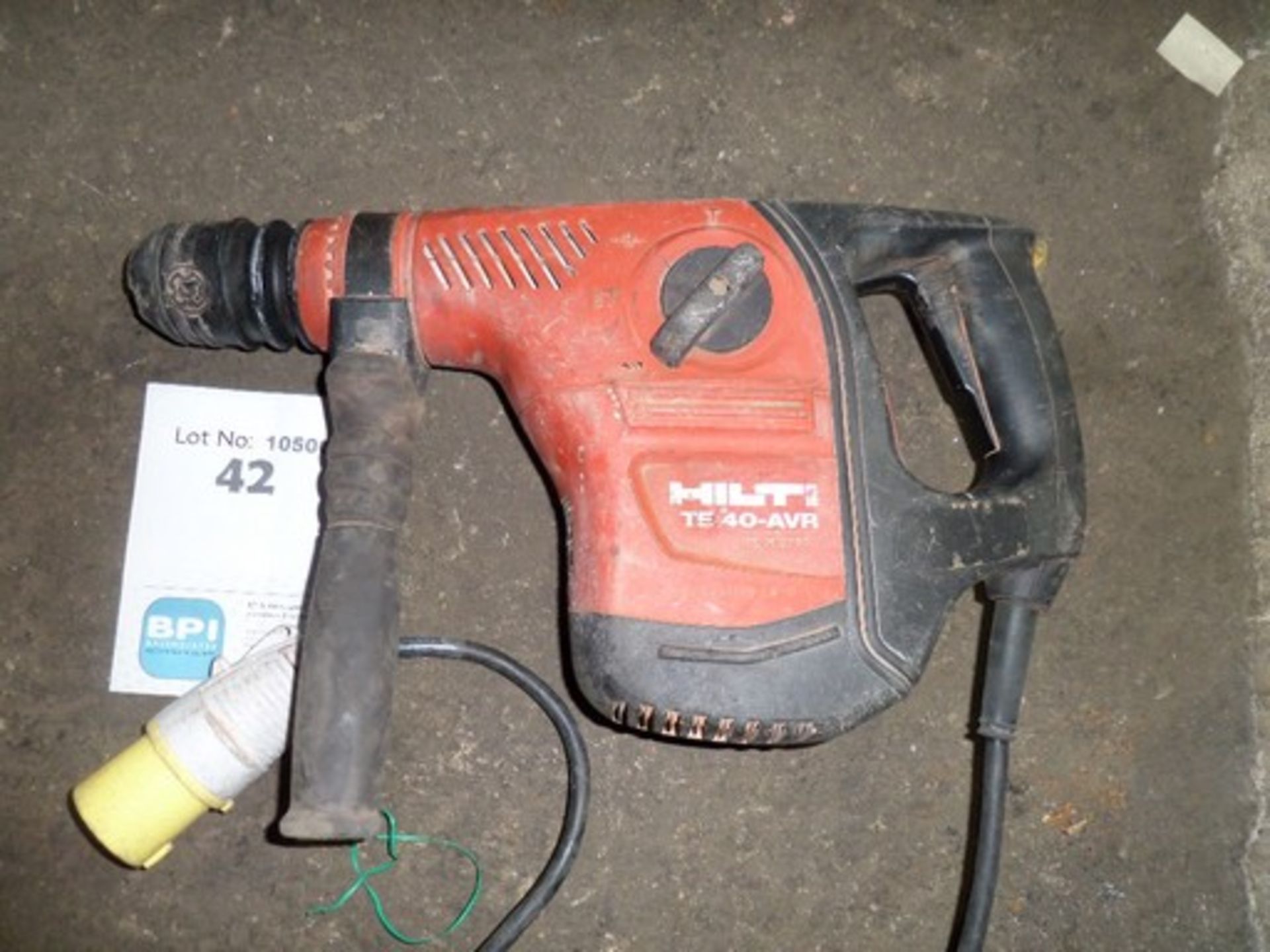 Hilti TE 40 AVR {015200} HILTI TE40 HAMMER DRILLER 110v 16amp connection and appears to be working