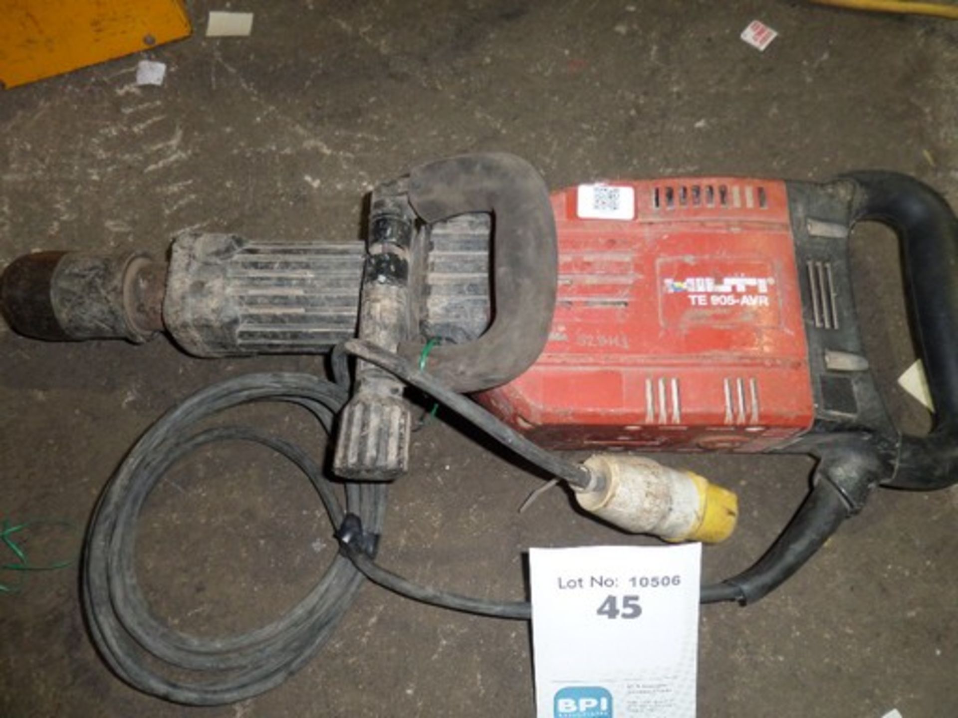 Hilti TE 905 AVR {015175} BREAKER-  VIBRATION-DAMPED-  110V 110v 16amp connection and appears to