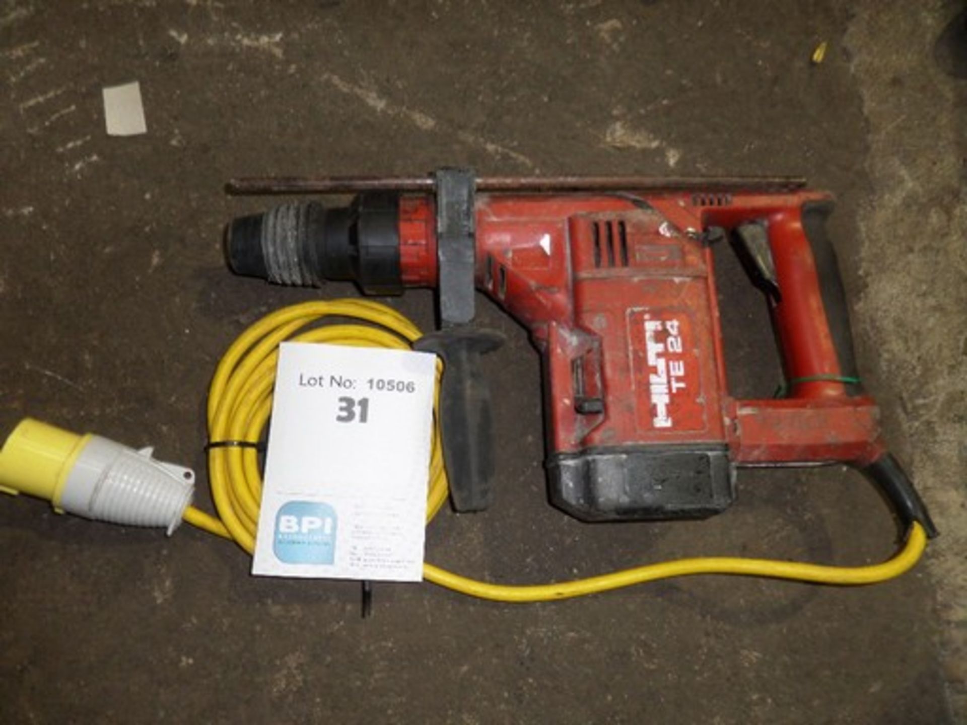 Hilti TE 24 {015203} HILTI TE40 HAMMER DRILLER 110v 16amp connection and appears to be working