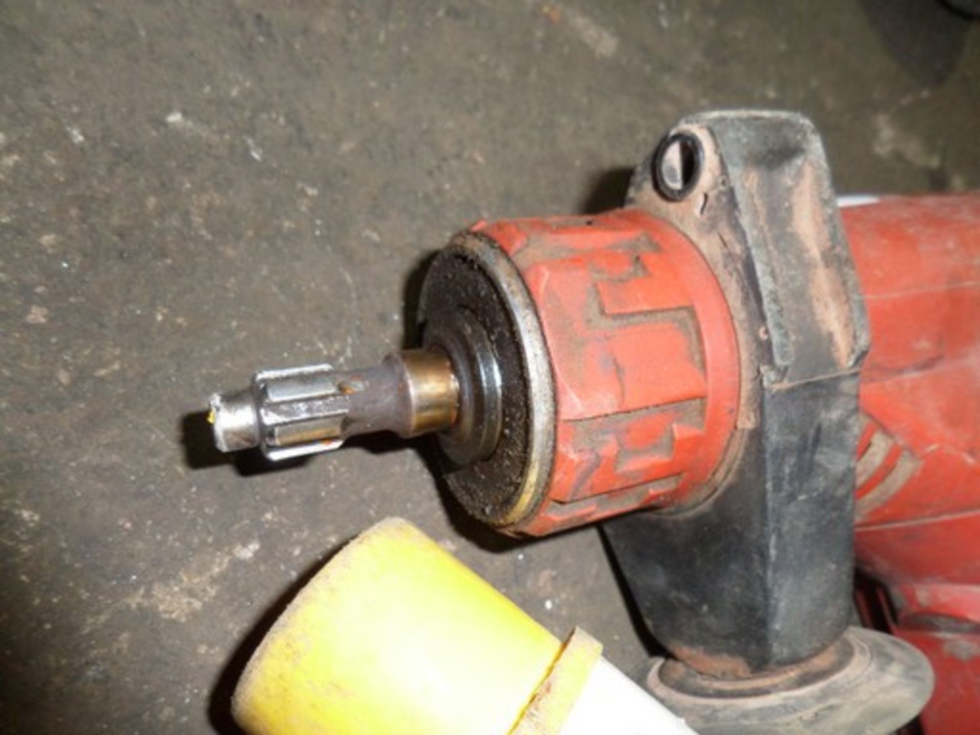 Hilti  {015205} HILTI TE40 HAMMER DRILLER 1120v 16amp connection and power is there when tested - Image 2 of 2