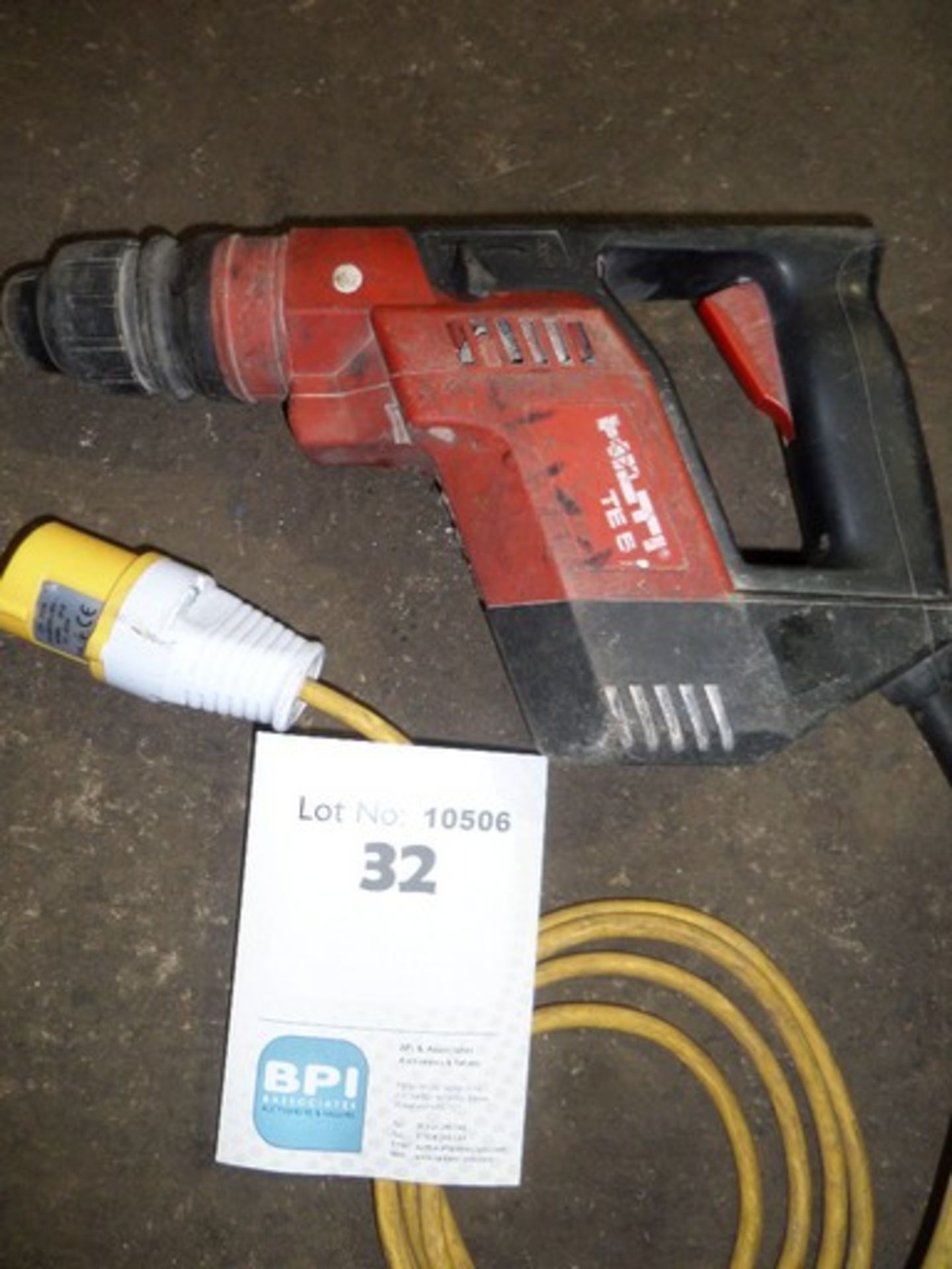 Hilti TE 5 {015209}  HAMMER DRILLER TE5/6 110v 16amp connection and appears to be working fine